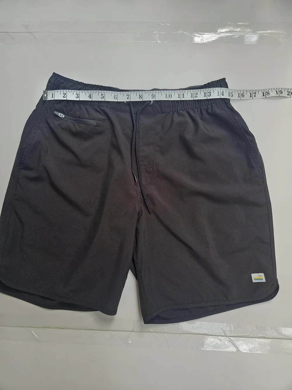 Vuori Men's Black Performance Casual Golf Shorts Size L Zip Pocket